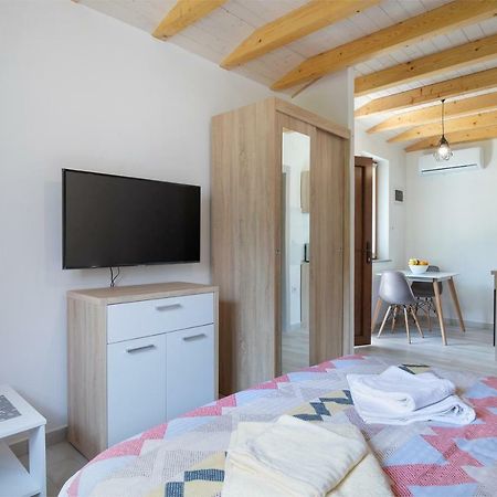 Apartments Leonardo&Mak Pula Exterior foto